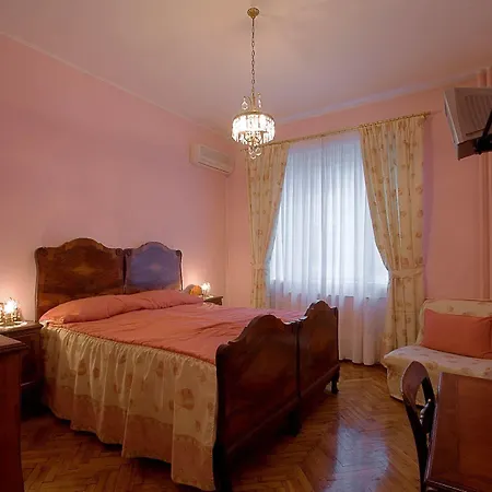 Casa Ferrari Sofie