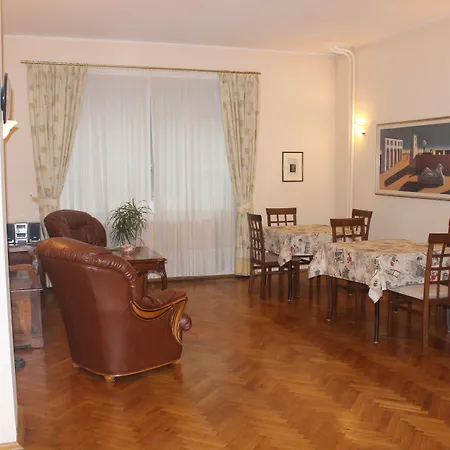 فندق مبيت وإفطار Casa Ferrari 3*