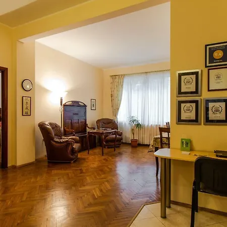 فندق مبيت وإفطار Casa Ferrari 3*