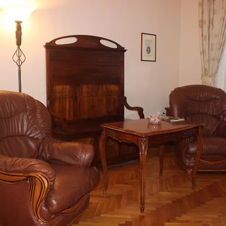 Casa Ferrari Oda ve Kahvaltı 3*